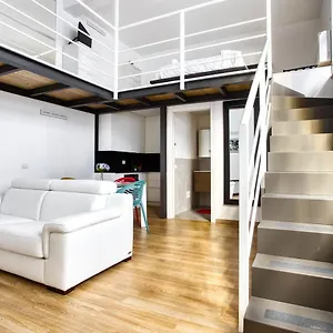 altido-charismatic-1-bed-flat-with-parking.it-lombardy.com/